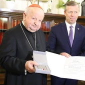 Medal Stulecia Odzyskania Niepodległości dla kard. Stanisława Dziwisza