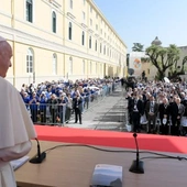 Papież przybył z kilkugodzinną wizytą do Neapolu