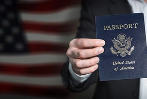 Nie każdy mieszkaniec Stanów Zjednoczonych może się pochwalić paszportem. opoka.photo