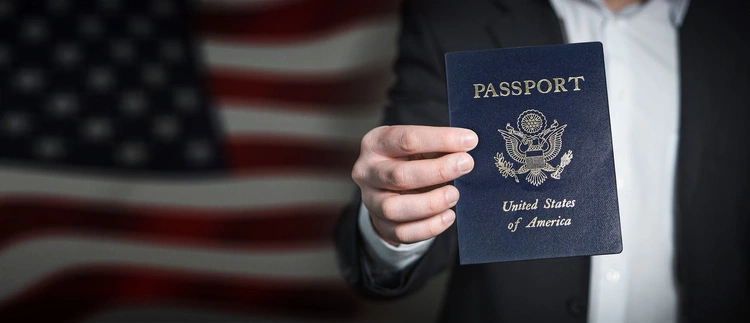 Nie każdy mieszkaniec Stanów Zjednoczonych może się pochwalić paszportem. opoka.photo