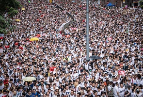 Hongkong: 2 mln na manifestacji, katolicy modlą się o nadzieję