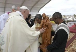 Papież do Malgaszy: niech Bóg będzie centrum i osią życia