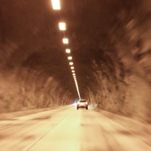 Jak bezpiecznie przejechać przez tunel