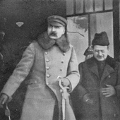 Naczelnik Państwa Józef Piłsudski w towarzystwie nuncjusza papieskiego Achille Ratti