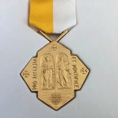 Papieski medal dla Piotra Cywińskiego. We wtorek uroczystość wręczenia