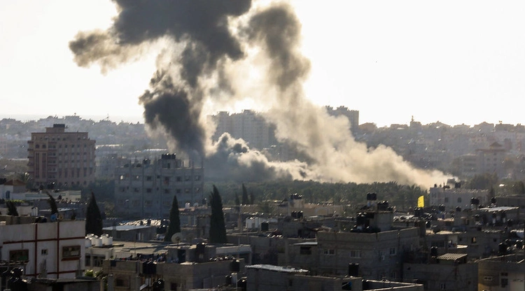 Dym po atakach izraelskich w Strefie Gazy (04.05.2019)