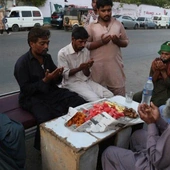 Pakistańscy chrześcijanie wspierają w czasie pandemii muzułmanów