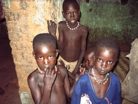 Sudan - ból po same łokcie