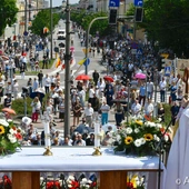 Białystok: odbyła się tradycyjna procesja przez centrum miasta