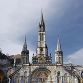Kard. Parolin będzie w Lourdes, sanktuarium dziękuje za wsparcie