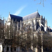 Francja: w Nantes płonie gotycka katedra