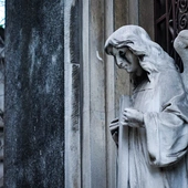 Goleszów: satanistyczne symbole na drzwiach świątyni