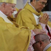 Święcenia biskupie ks. Karola Kulczyckiego SDS: Biskup otrzymuje powołanie, by być sługą