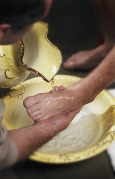 Kilka myśli o Eucharystii - Umywać nogi