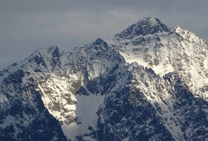 Ostrzeżenie: w Tatrach szaleje halny, może wiać nawet 170 km/h! Nie wychodźcie w góry!