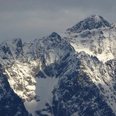 Ostrzeżenie: w Tatrach szaleje halny, może wiać nawet 170 km/h! Nie wychodźcie w góry!