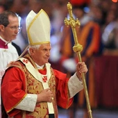 Pancerny kardynał, skromny papież
