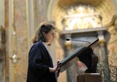 Papież dopuszcza kobiety do posługi lektoratu i akolitatu