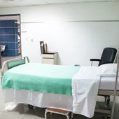 MSZ chce nadać Polakowi, przebywającemu w angielskim szpitalu, status dyplomatyczny