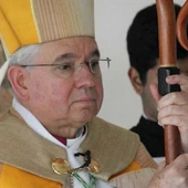 USA: jedni katolicy krytykują, inni bronią arcybiskupa Jose Gomeza