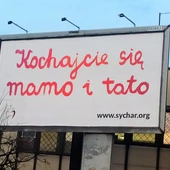 Plakaty z hasłem „Kochajcie się mamo i tato” znalazły się na medialnym celowniku
