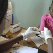 Naukowcy z Oxfordu opracowali pierwszą tak skuteczną szczepionkę przeciwko malarii