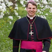 Biskup Oster: zamiast oskarżeń o rasizm potrzebujemy poważnej debaty teologicznej