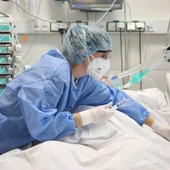 Zmniejsza się liczba chorych na COVID-19 przebywających w szpitalach
