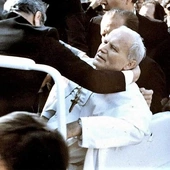ZSRR miał wiele powodów, aby pontyfikat Jana Pawła II zakończyć jak najszybciej