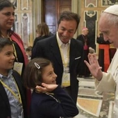 Papież Franciszek: pedofilia to swoiste zabójstwo, pozbawia dzieciństwa