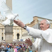 Franciszek: Duch Święty urzeczywistnia jedność i powszechność Kościoła