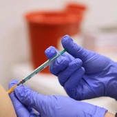 Ruszają szczepienia przeciwko COVID-19 dla młodzieży w wieku od 12 do 15 lat