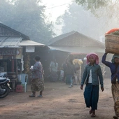 Dramat Birmy: tysiące ludzi umierają z głodu w dżungli