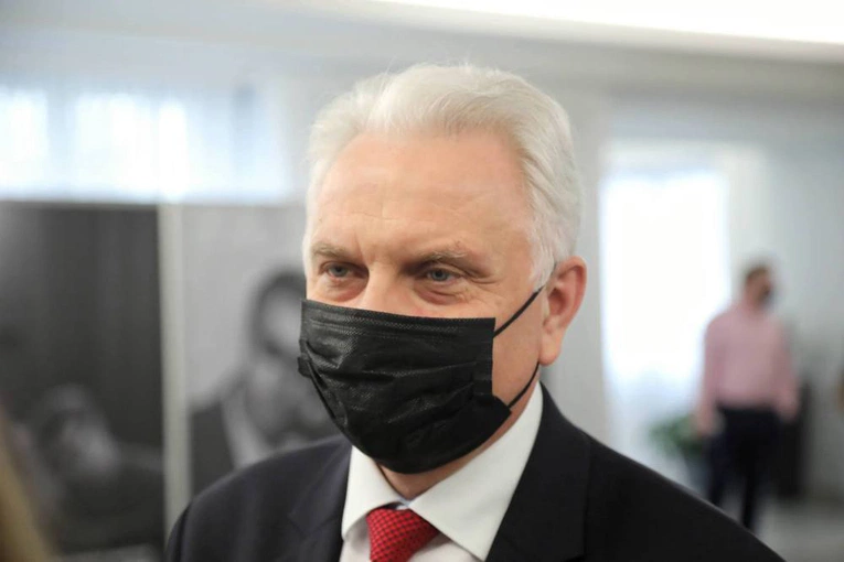 Waldemar Kraska: niepokoją nowe warianty koronawirusa, musimy zachować ostrożność