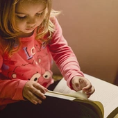 Dlaczego dzieci powinny czytać książki? Co baśnie mogą dać dzieciom?