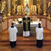 Decyzja papieża ws. Mszy trydenckiej to wezwanie do posłuszeństwa