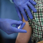 Niedzielski: osoby z niepożądanymi odczynami mogą mieszać szczepionki
