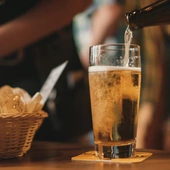 Polacy piją więcej piwa niż wody. Alarmistyczny raport Instytutu Jagiellońskiego