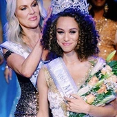 Będąca pro-life Victoria została Miss Universe! „Chwała Bogu” – pisze na Facebooku