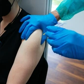Tylko masowe szczepienia mogą powstrzymać pandemię i kolejny lockdown
