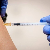 Niedzielski o trzeciej dawce szczepionki: decyzja w tej sprawie dopiero po badaniach