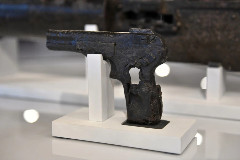 Niezwykły eksponat w Muzeum II Wojny Światowej – pistolet odnaleziony na Westerplatte