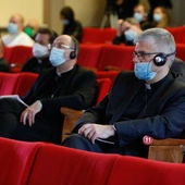 Konferencja w Warszawie: zaufanie do Kościoła nadszarpnięte po skandalach
