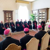 Papież do francuskich biskupów o „Traditionis custodes” i problemach duszpasterskich