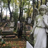 Niedzielski: cmentarze na Wszystkich Świętych najprawdopodobniej będą otwarte