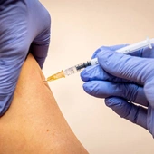 Jak podawać trzecią dawkę szczepionki przeciw COVID-19? MZ opublikowało komunikat