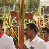Indie: duchowni chcą rejestrowania przychodzących na nabożeństwa