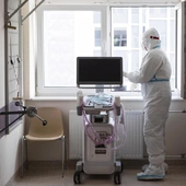 W Polsce zmarło ponad 78,5 tys. osób z COVID-19, w tym 234 lekarzy i 193 pielęgniarki