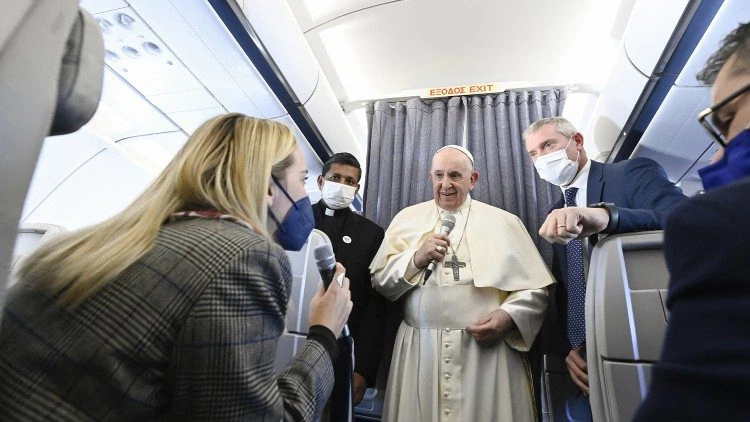 Papież Franciszek na pokładzie samolotu - konferencja prasowa