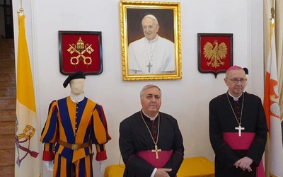 Przewodniczący Episkopatu i nuncjusz apostolski w Polsce złożyli życzenia papieżowi z okazji 85. urodzin